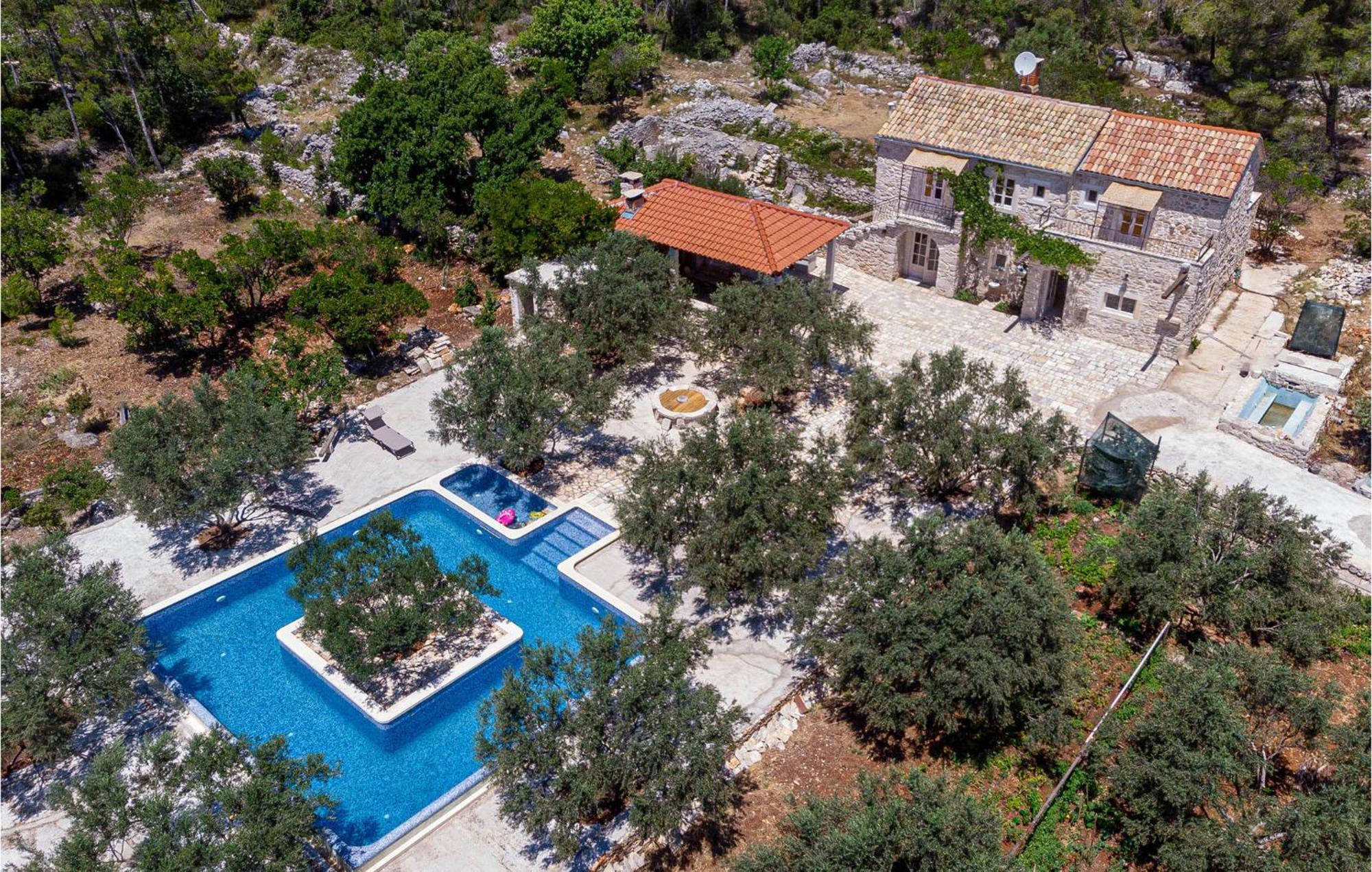 2 Bedroom Lovely In Blato *